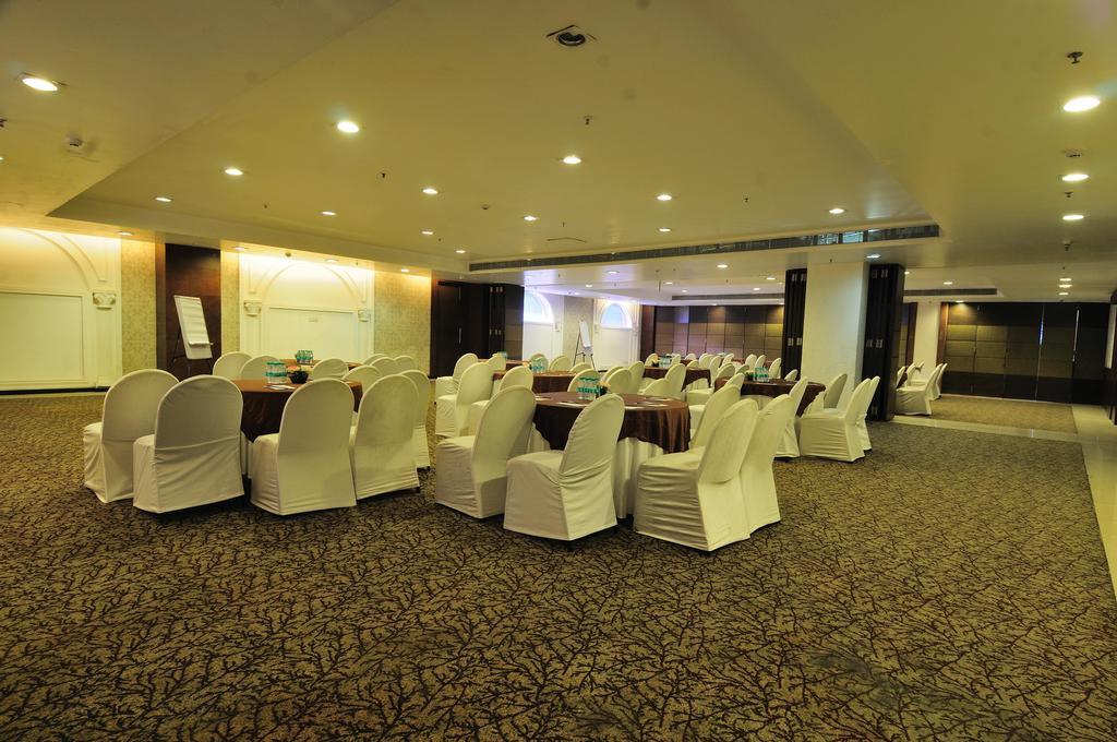 Hotel Mapple Emerald New Delhi